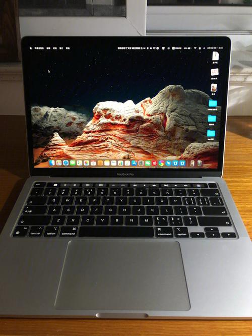 18岁少年用MACBOOK PRO，45岁中年人也值得拥有