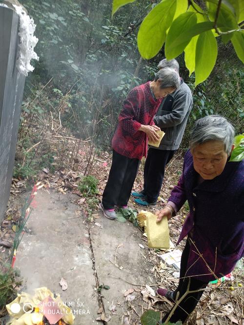 为啥夫妻不能上坟(上坟前一天夫妻能同房吗)