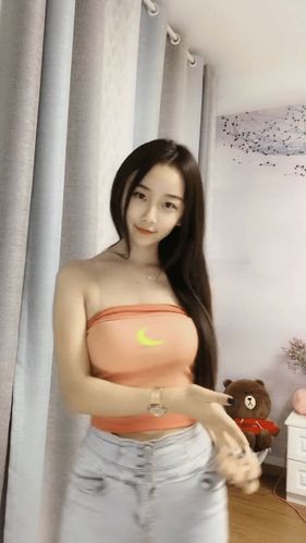 美女露100%奶头的图片(美女露100%奶头的图片：艺术与隐私的界限)