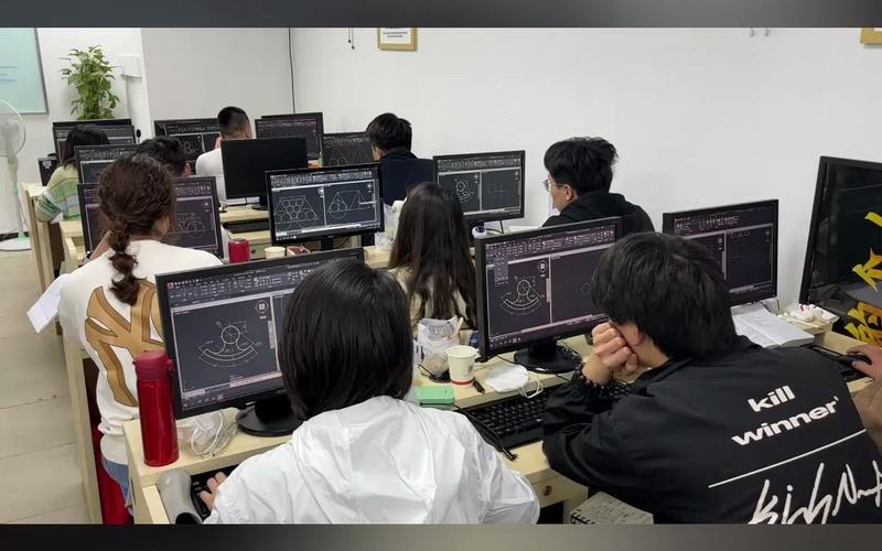 ps培训班一般学费多少钱(ps培训班一般学费多少钱一年)